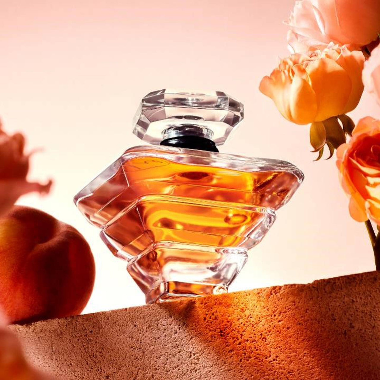 Lancôme Trésor Eau de Parfum - Long Lasting Fragrance with Notes of Rose, Lilac, Peach & Apricot Blossom - Elegant & Romantic Women's Perfume